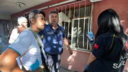 Babası İnim İnim Inledi: Oğul, Yardıma Gelen Ekiplerle Tartıştı