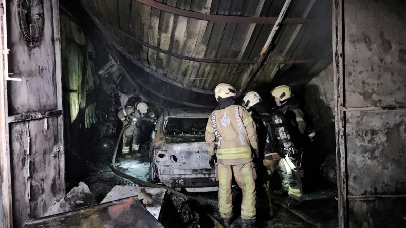 Bahçelievler’deki Oto Sanayi Sitesinde Yangın Panik Yaratıyor