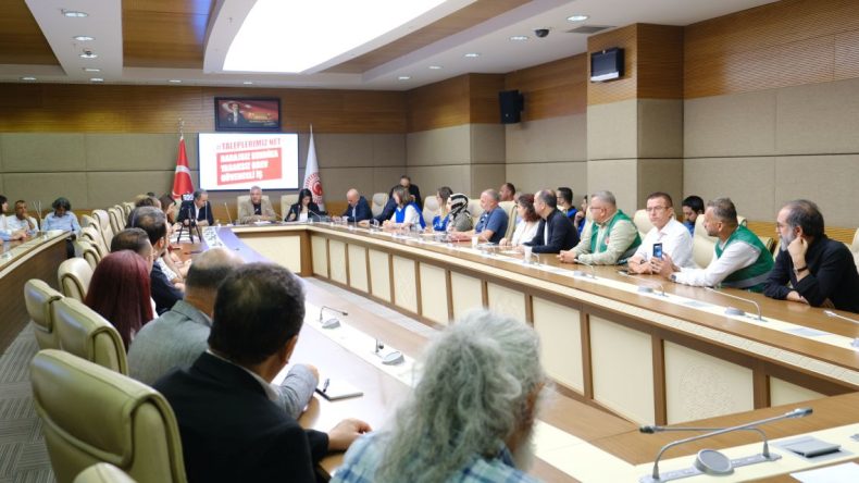 Barajsız Sendika, Yasaksız Grev Talebi Meclis’te