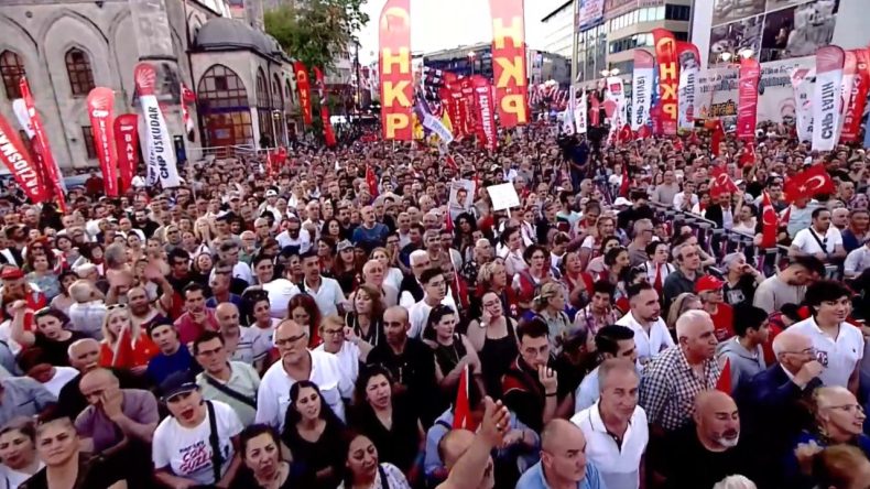 Başkan Tutuklandı, Miting Adresi Değişti! 10 Binler Bir Kez Daha Alanlarda