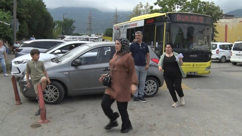 Öğrenciler Okula Ulaşırken