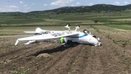 Bilecik Bozüyük’te eğitim uçağı tarlaya zorunlu iniş yaptı, pilot yaralandı