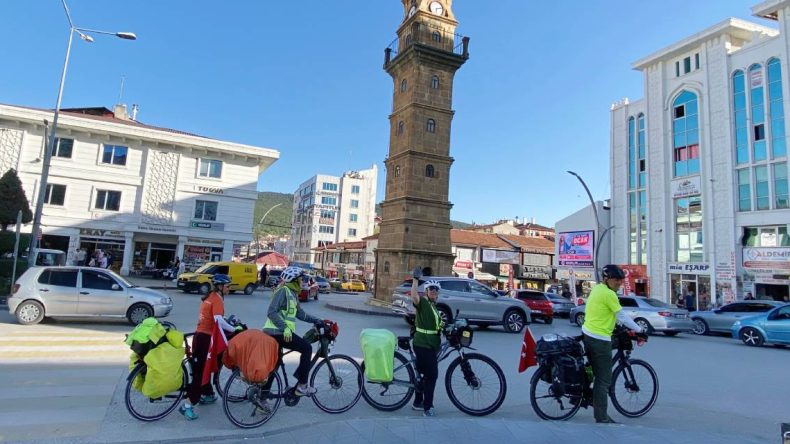 Bin Kilometreden Fazla Pedal Çevirerek Yozgat’a Ulaştılar