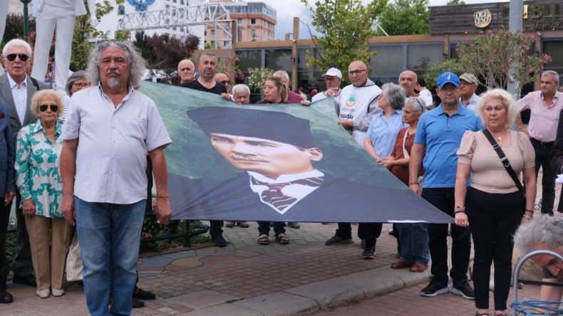 Bir Şehir Ayağa Kalktı: 'Atatürk'ün Adını Silince Ne Elde Edeceksiniz?