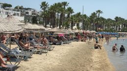 Bodrum’da Bayram Yoğunluğu: Plajlar Tatilcilerle Dolu