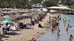 Bodrum’da Sahiller Fırtına Gibi Dolu