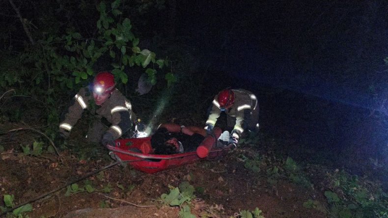 Bursa’da otomobil uçuruma yuvarlandı: 3 yaralı