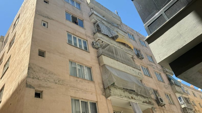Cam Silerken 4. Kattan Düşen Kadın Hayatını Kaybetti