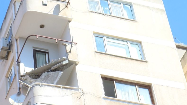 Can pazarı kıl payı atlatıldı: 8. kat balkonu büyük gürültüyle çöktü!