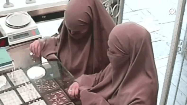 Çarşafla Soygun! 5 Kuyumcuyu Vuran 2 Kadın Kameralara Yansıdı