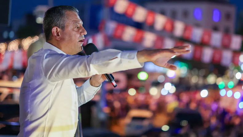 CHP Genel Başkanı Özgür Özel: “Kayyum Atanırsa O Binadan İçeri Giremez”