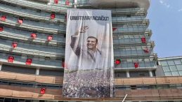 CHP Genel Merkezi’ne Ferdi Zeyrek’in Fotoğrafı Asıldı