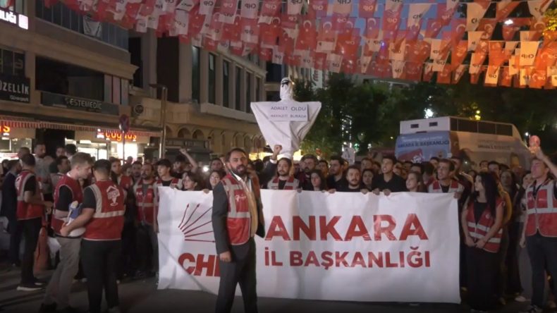 CHP’den Adalet Bakanlığı Önünde Protesto