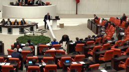 CHP’li Akay’dan 200 isimlik liste: ‘3-5 maaş alıp halkın sırtında kambur olanlar var’