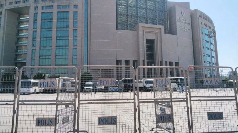 CHP’li Belediyelere DHKP/C Davası: 25 Kişi Hakim Karşısında
