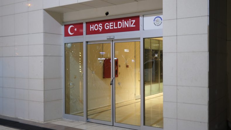 CHP’li Belediyeye Taşlı Saldırı