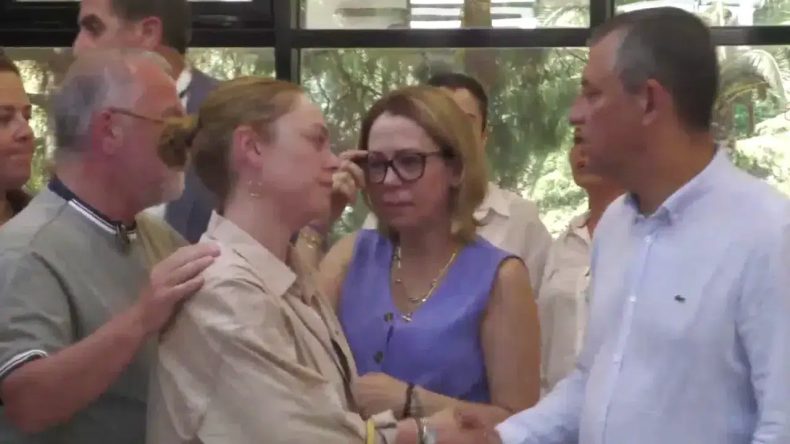 Demet Evgar, Ferdi Zeyrek’in Ailesine Taziye Ziyaretinde Bulundu