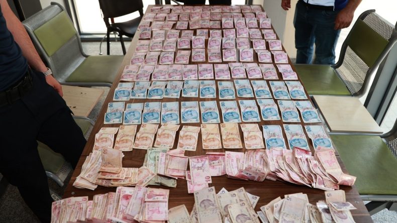 Dilencinin Üzerinden Çıkan Miktar, Zabıta Ekiplerini Şaşırttı