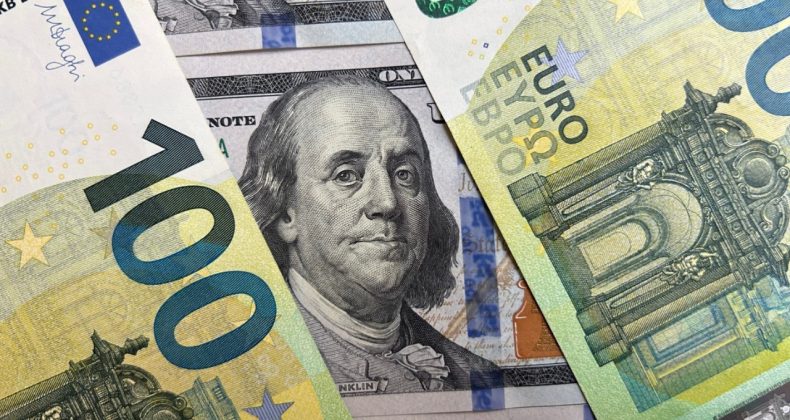 Dolar Üç Yılın En Düşük Seviyesinde, Euro/TL Tarihî Zirveye Ulaştı