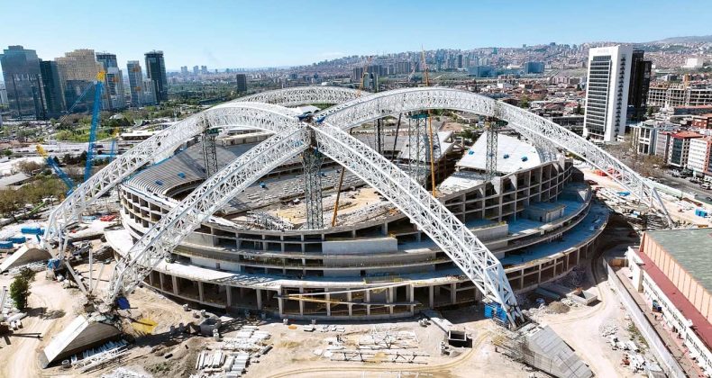 Dünyanın en uzun çelik çatılı 3’üncü stadyumu bitti bitiyor