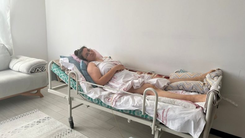 Düğünden Üç Hafta Sonra: Eşi Balkondan Attı, Felç Oldu