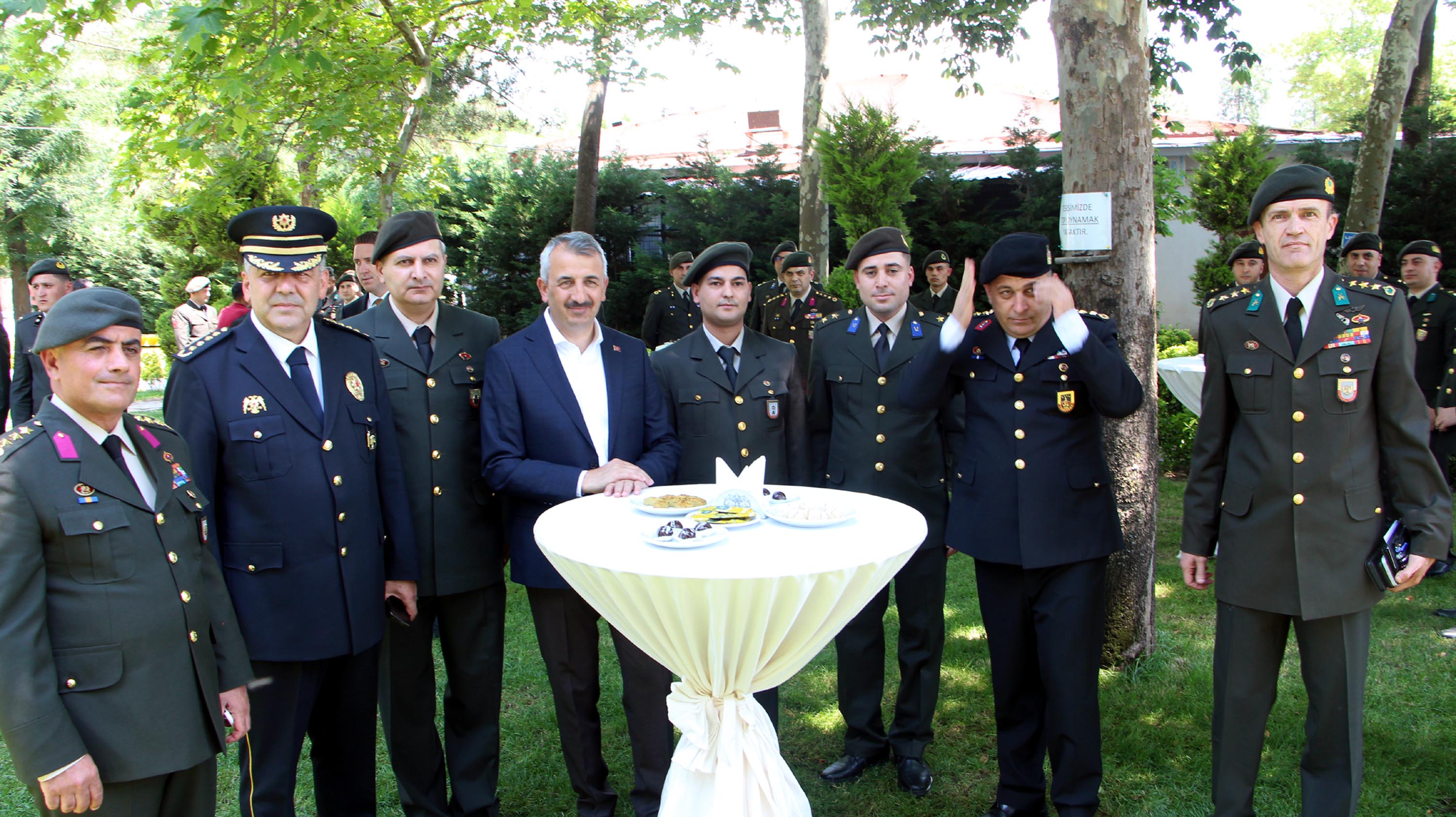 Gümrük kapısı personeli