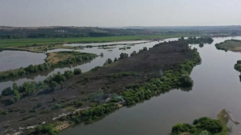 Edirne’de Meriç Nehri Kenarındaki Adacıkta Yangın