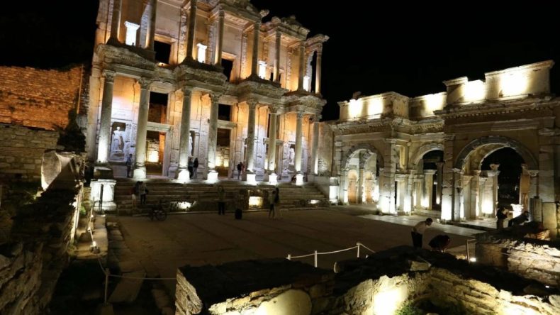 Efes Antik Kenti’nde Gece Müzeciliği Başlıyor