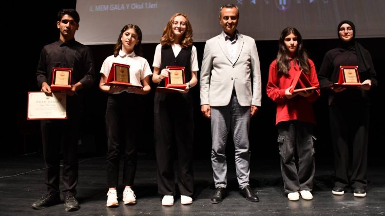 Eğitimde Fark Yaratıldı, Sahnede Alkışlandılar!