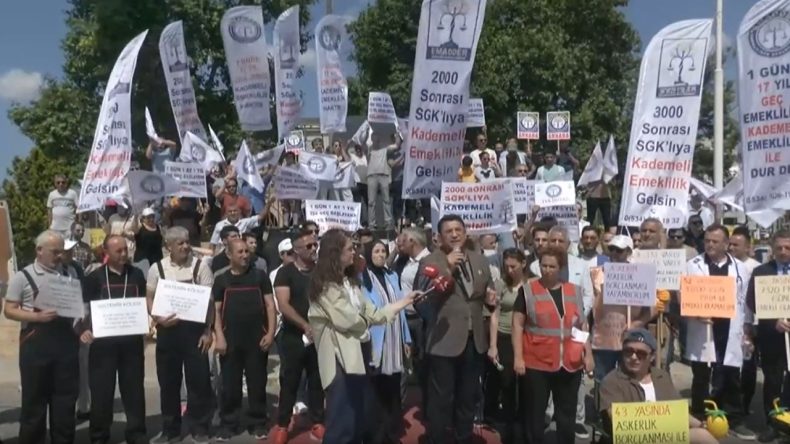 Emeklilikte Adalet Talebiyle Eylem Düzenlendi