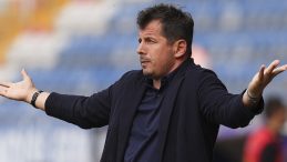Emre Belözoğlu kapıyı gösterdi: Antalyaspor’da flaş ayrılık