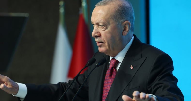 Erdoğan Memur-Sen’i Öve Öve Bitiremedi