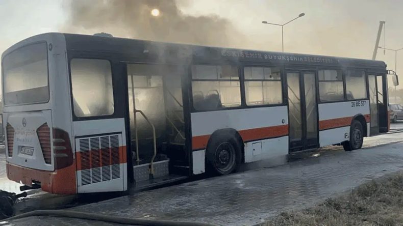 Eskişehir’de Belediye Otobüsünde Yangın Çıktı