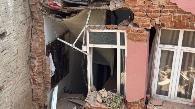 Fatih’te Endişe Verici Çökme Olayı