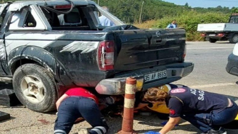 Feci kaza! Kamyonet devrildi 1 kişi yaşamını yitirdi, 2 kişi yaralandı