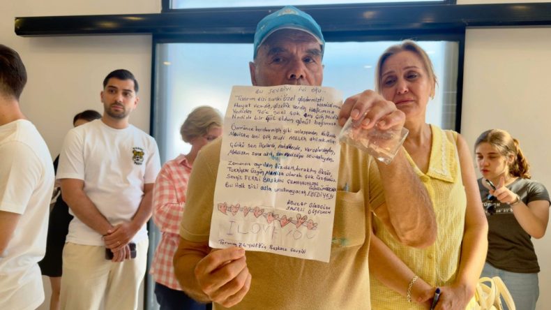 Ferdi Zeyrek’e Taziye Defteriyle Veda Etme Töreni: ‘Ozanlar Destanını Yazsın’