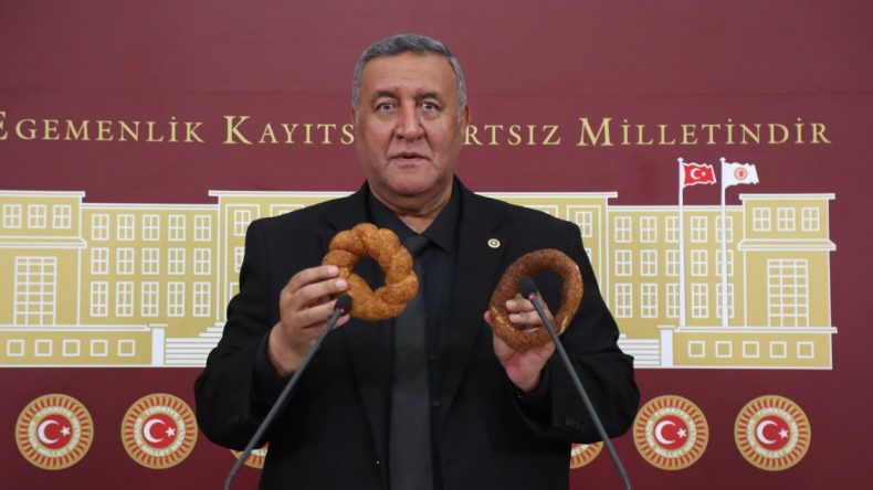 Fiyatları Karşılaştırınca Öfkelendi: Simit Bilmece