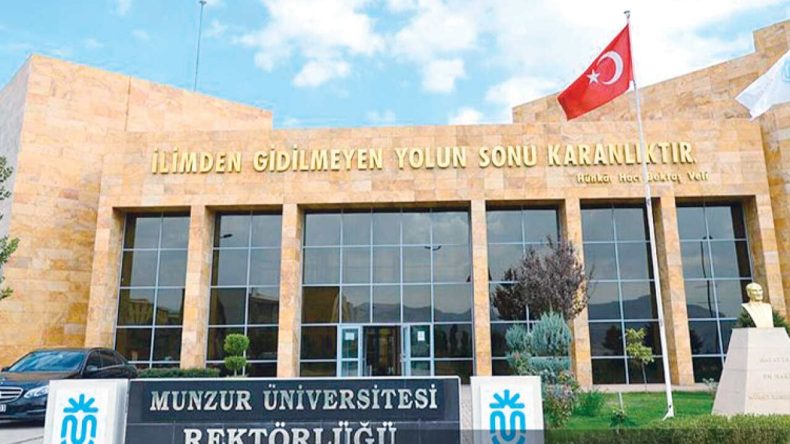 Fizikçi ve Sağlıkçı Kültür Dersi Veriyor