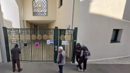 Fransa’da Camiye Girip Kuran Çaldı, Ardından Yaktı
