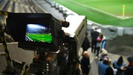 Futbolseverlere Müjde: Dev Maç Şifresiz Yayınlanacak