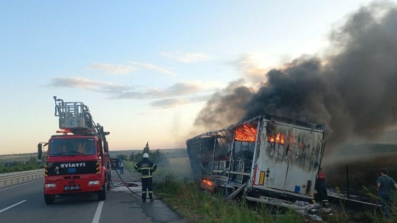 Gelibolu’da TIR Yangını: Sürücünün Alkollü Olduğu Belirlendi
