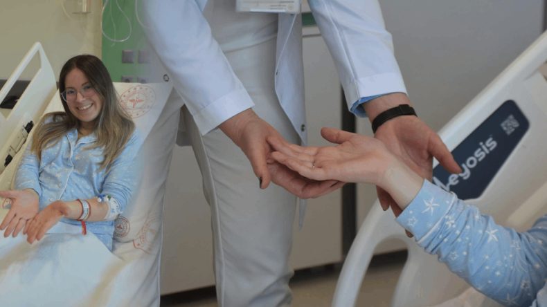 Genç Kadının Hayatını Değiştiren Dokunma Korkusu: Hiperhidroz Operasyonu