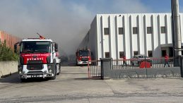 Gıda Malzemeleri Depo Yangınında Tahrip Oldu