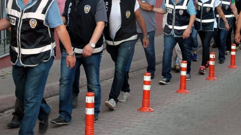 Görevdeki 10 Emniyet Personeli FETÖ'den Tutuklandı