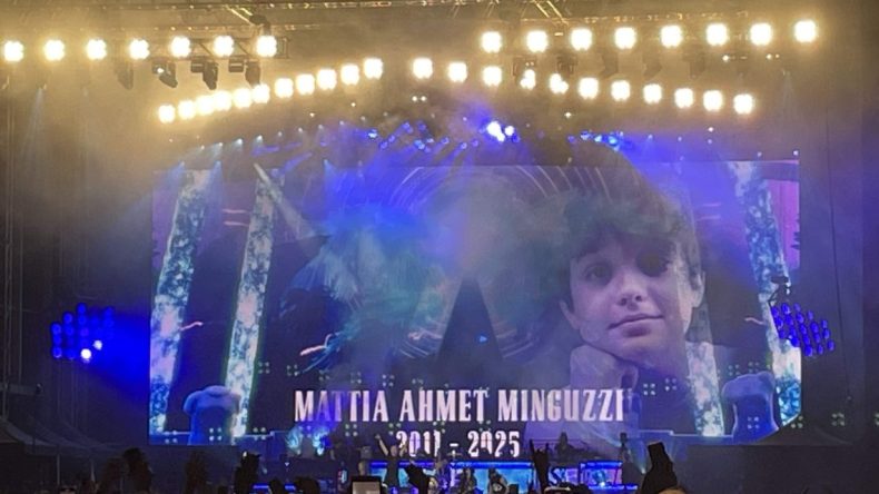 Gun’s N’ Roses Konserinde Ahmet Minguzzi’ye Şarkı Hediye Edildi