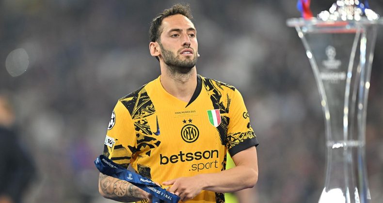 Hakan Çalhanoğlu tarihe geçti