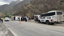 Hakkari’de Midibüs Devrildi, 12 Asker Yaralandı