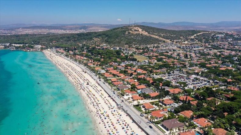 Herkes O İlçeye Koştu: Plajlar Dolu Taşan Nüfus 1 Milyonu Aştı