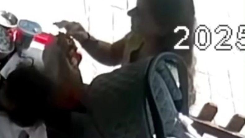 Hesap Ödememek İçin Saçını Tostun Arasına Koydu
