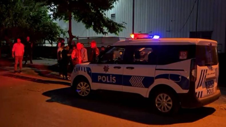 Husumetli iki grup arasında çıkan kavga kanlı bitti: 2 kişi yaralandı